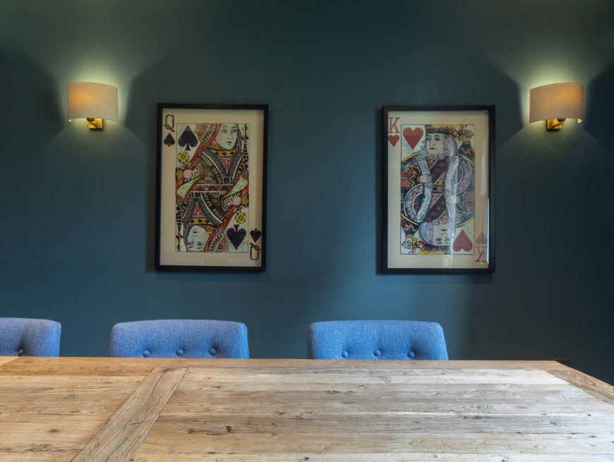 Card room meeting space