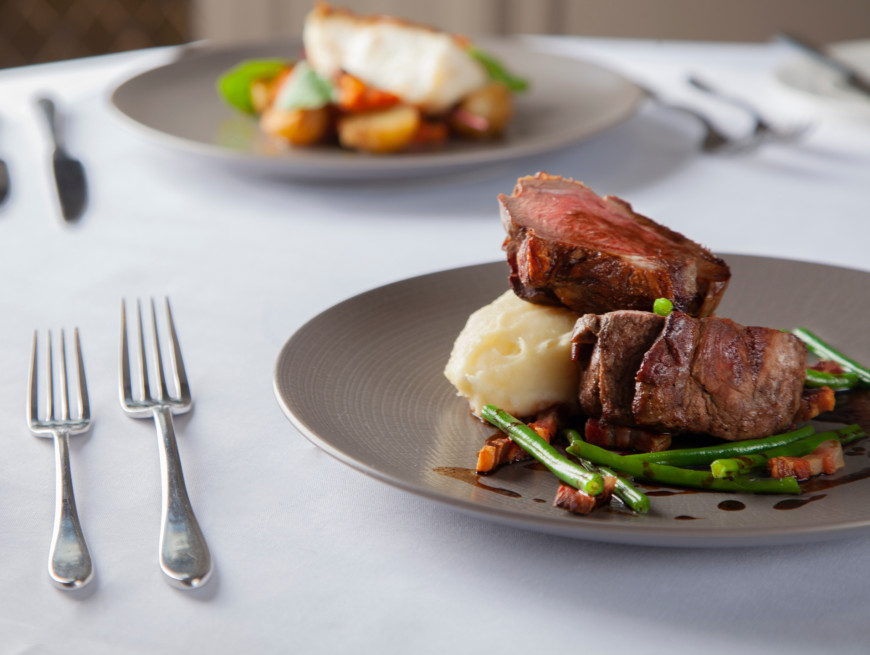 Meat dish with potatoes and green beans