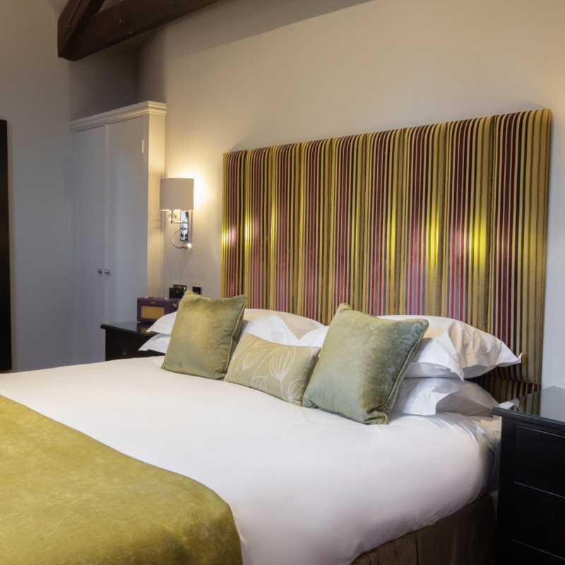 Coach house bedroom green