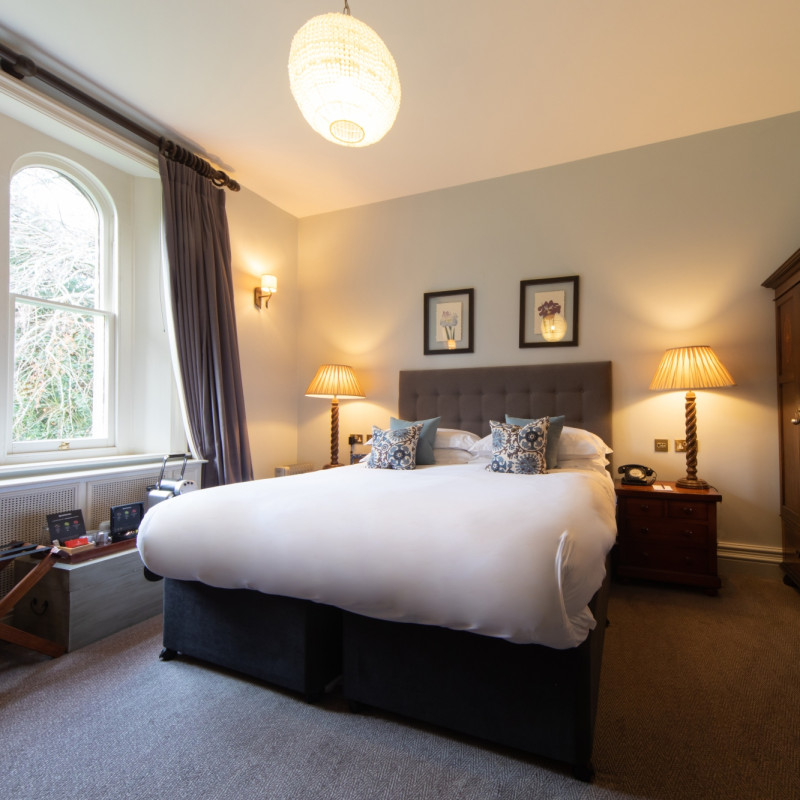 Coach house bedroom green